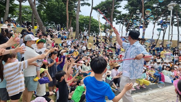 세계환경의 날을 맞아 4일 홍성군에서 깨끗한 지구를 만들기 캠페인이 열렸다.