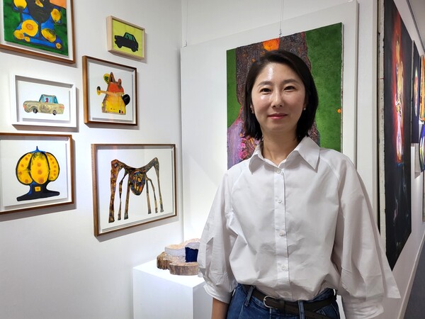 미디어 작가로 활동 중인 김미라 화가는 중앙과 지역에서 활발한 활동으로 주목받고 있다.