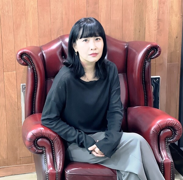 지난해부터 다시 재연배우로 활동하고 있는 최인영씨는 자신의 일에 대해 적극 응원해 주고 있는 남편과 가족의 응원이 큰 힘이 된다고 말했다.