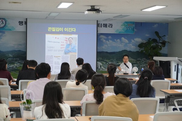 조서환 마케팅그룹 대표가 1일 고향 청양에서 동기부여를 주제로 강연을 했다. / 사진 청양교육지원청