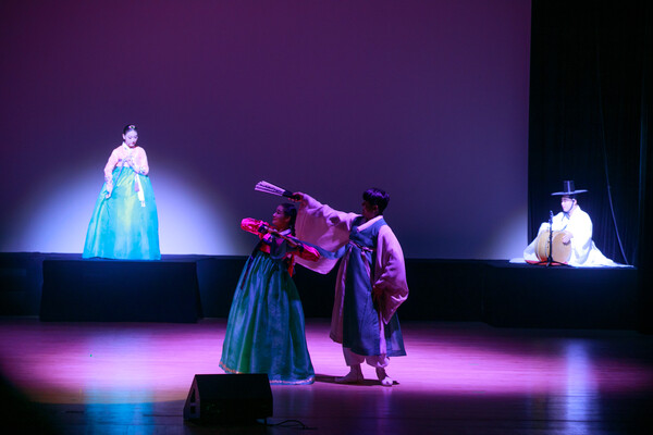 제4회 서산중고제가무악축제가 지난 15일 서산시문화회관 대공연장에서 열렸다.