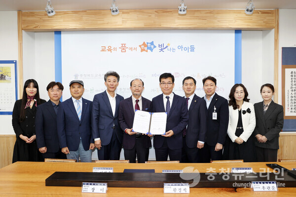충북교육청은 23일 청주시문화산업진흥재단과  지속가능한 충북 창의예술교육을 위한 업무 협약을 했다./충북교육청