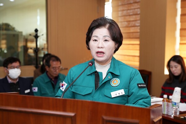 ‘태안군 걷기 활성화 지원 조례안’을 대표발의한 전재옥 의원. / 사진 태안군의회