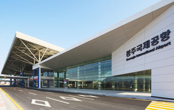 청주국제공항이 올해 이용객 310만명 이상을 돌파할 것으로 전망했다.