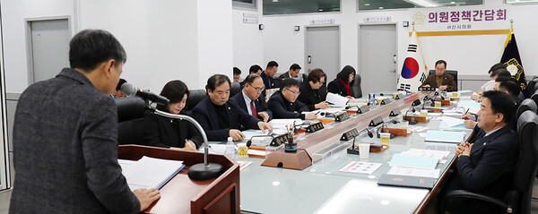 3월 의원정책간담회 모습. / 사진 서산시의회