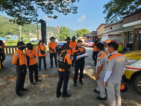 ▲실종자 수색 모습. / 사진 청양소방서