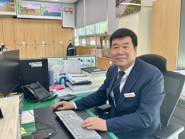 ▲서산시의 체육분야를 총괄하고 있는 이은구 과장은 시민의 다양한 욕구를 100% 충족 시켜주지 못하는 것이 항상 미안하다고 했다. 특히 장애인체육의 경우 사회적 인식 변화에 따라 그 수요가 더욱 커지고 있지만 예산 등의 제약으로 행정이 그 속도를 따라가지 못해  아쉬워하며 앞으로 장애인체육 발전을 위해 실수요자들의 요구를 반영한 사업 추진에 최선을 다하겠다고 약속했다.