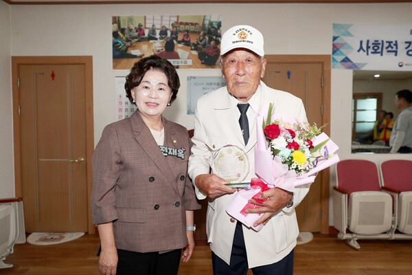 ▲기념촬영 모습. / 사진 태안군의회