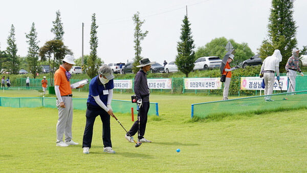 ▲오는 8일부터 9일까지 2025 국제 크루즈 민항 취항기념 서산시장배 전국 파크골프대회가 서산파크골프장(양대동 753-3번지)에서 열린다. 사진은 지난해 대회 모습. / 사진 서산시