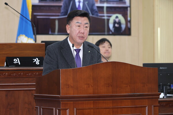 ▲ 이범석 청주시장이 20일 청주시의회 2차 정례회에서 내년 본예산안·시정운영 방향 연설을 하고 있다./청주시