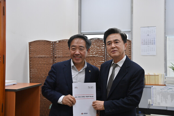 ▲강승규 의원 면담. 사진 오른쪽 김태흠 지사. / 사진 충남도