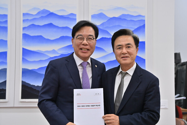 ▲김태흠(사진 오른쪽) 지사와 송언석 국민의힘 원내대표. / 사진 충남도