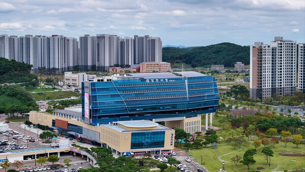 ▲당진시가 19일 지방세 및 지방행정제재·부과금 고액·상습 체납자 개인 33명과 법인 26개 업체에 대한 확정 명단을 당진시 누리집, 위택스 등을 통해 공개했다. / 사진 당진시